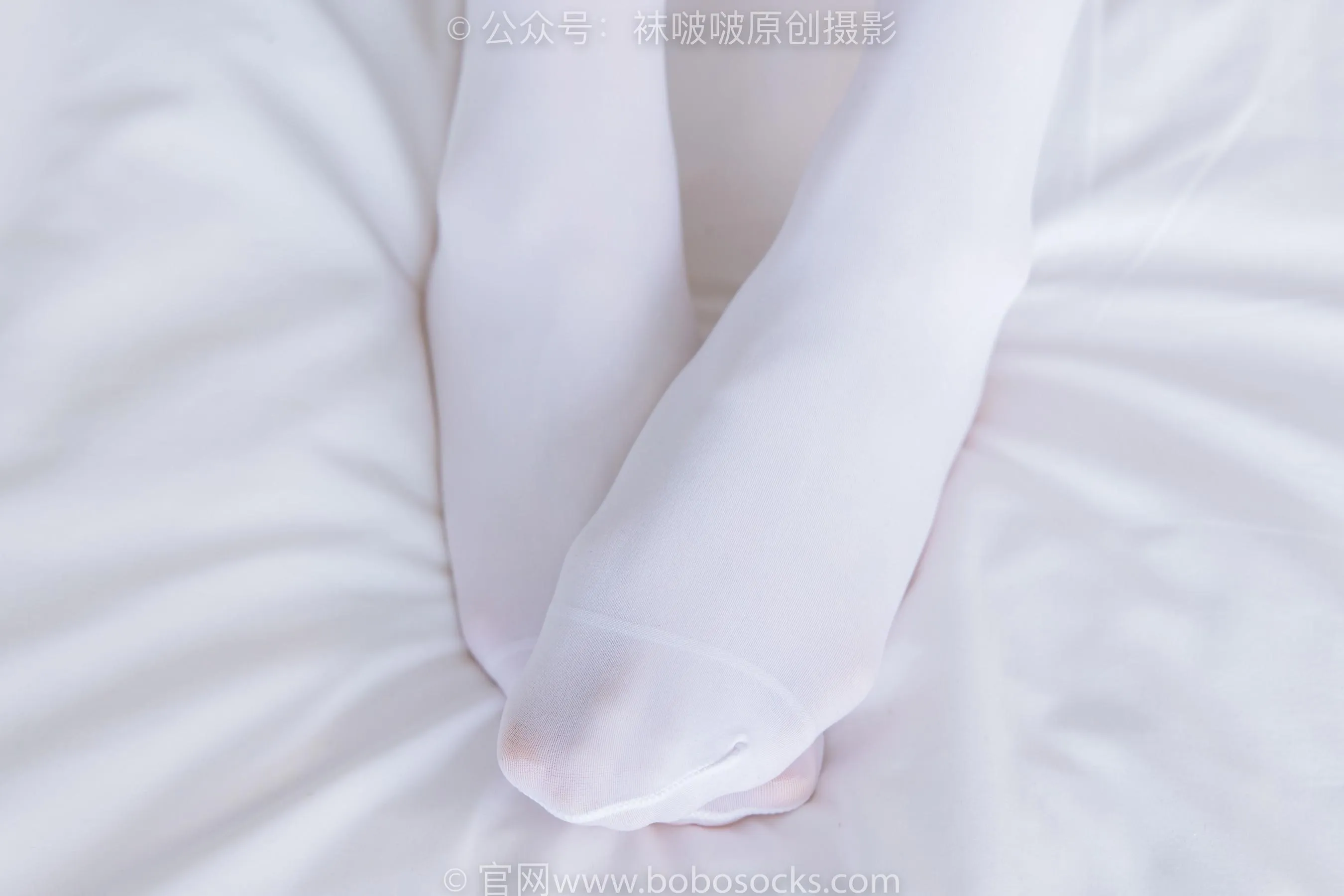 [BoBoSocks袜啵啵]NO.214 小沫-黑色运动鞋、厚白丝[23] [53P]插图2